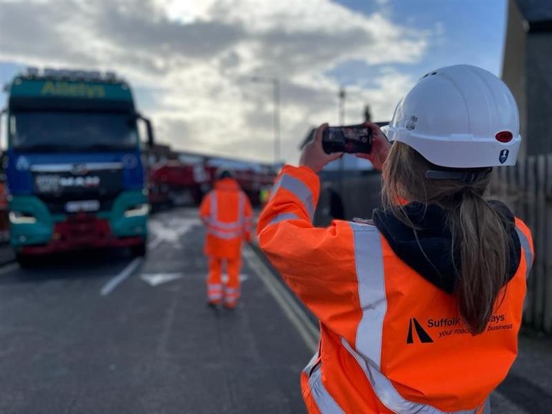 Suffolk Highways and Suffolk Streetlighting support a recent abnormal load move through Suffolk