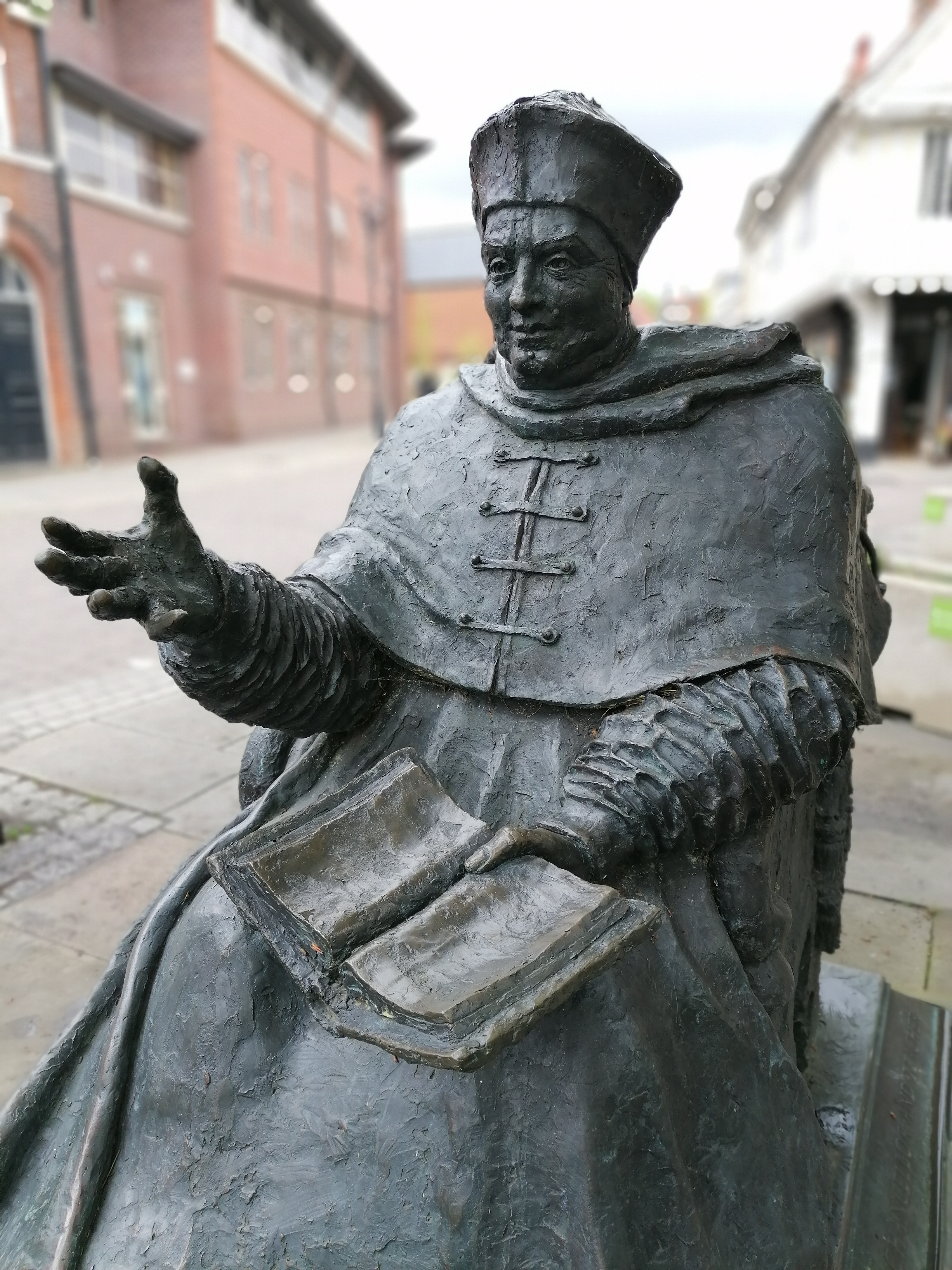 Bronze statue of Cardinal Thomas Wolsey by David Annand
