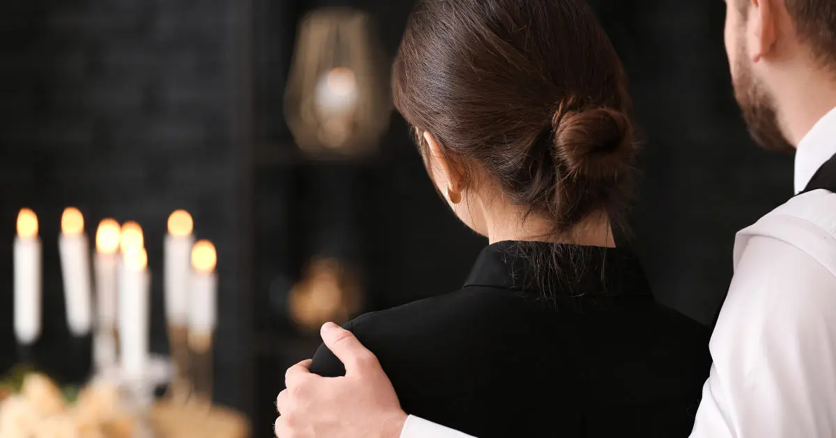 Resources 25 couple embrace at