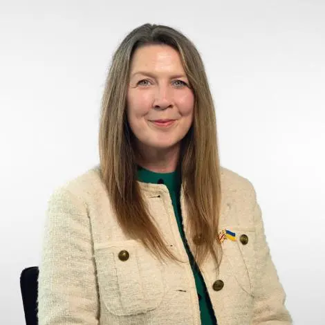 Councillor Elaine Bryce wearing a cream jacket and green top smiling