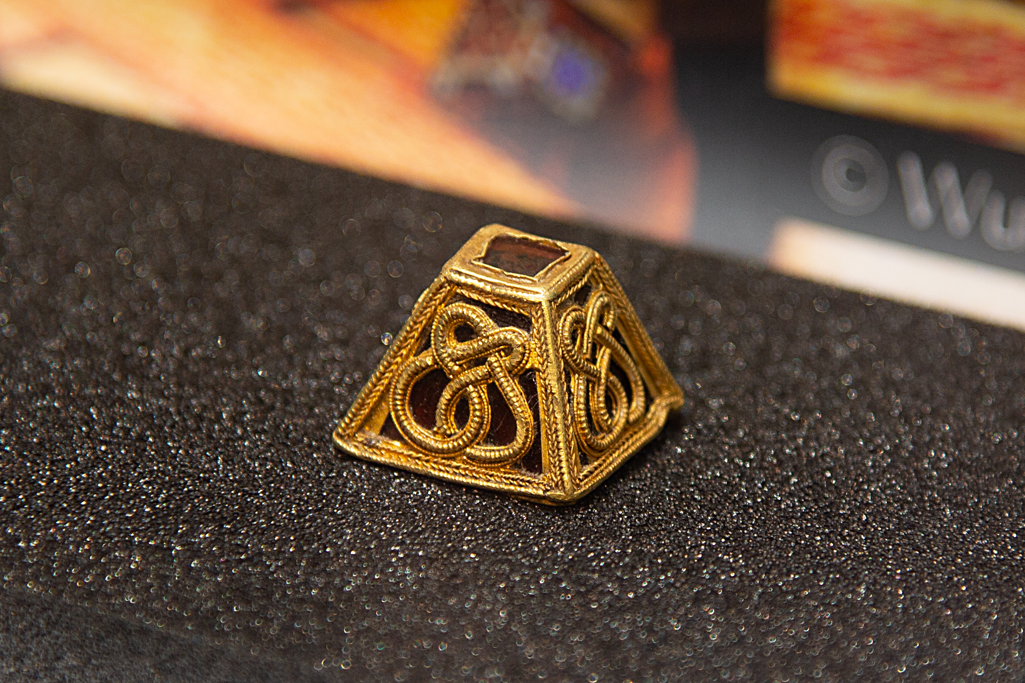 Gold and Garnet Sword Pyramid Mount