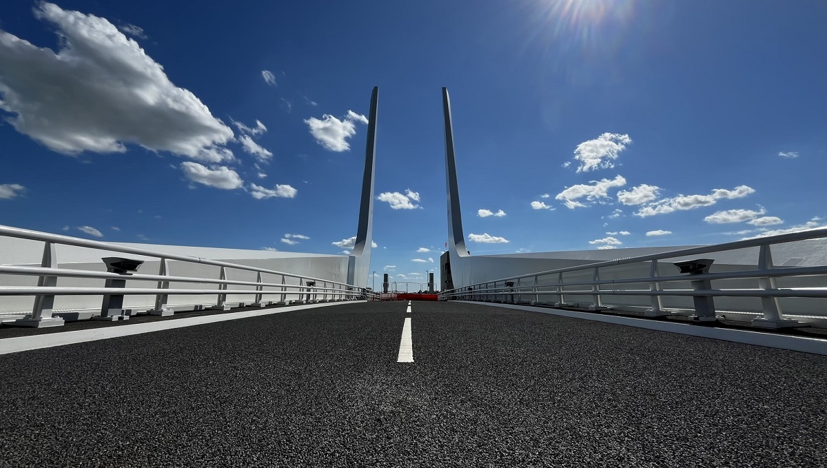 The J beams of the Gull Wing bridge from road level