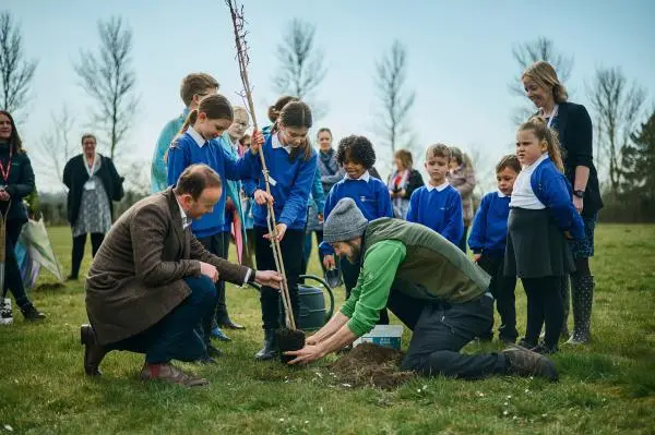 Students and teachers plant saplings