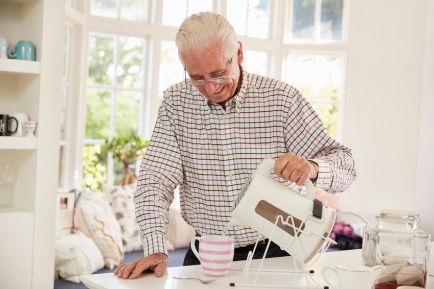 Man using kettle tipper