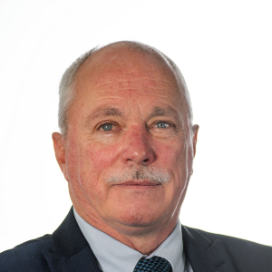 Portrait photograph of Councillor Keith Robinson